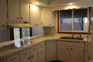 5572 N Clear Creek Rd, Huntington, IN 46750 - photo 6