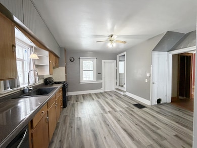 1440 S Chicago Ave, Freeport, IL 61032 - photo 5