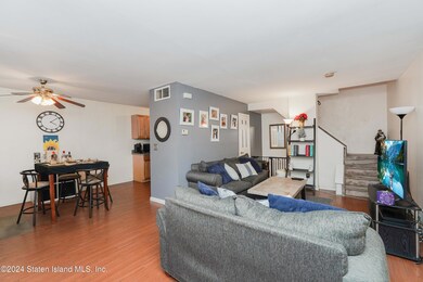 237 Loretto St, Staten Island, NY 10307 - photo 3