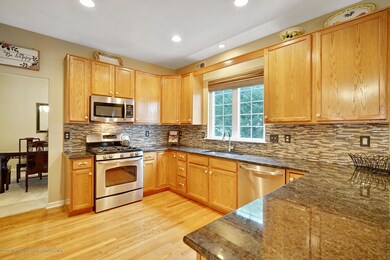 9 Gristmill Rd Howell NJ 07731-large-065