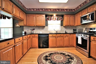 11203 Minstrel Tune Dr, Germantown, MD 20876 - photo 7