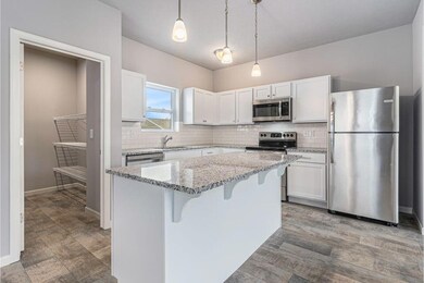 LHV015-K1890-Kitchen1