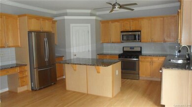 Chef's Kitchen with granite counter-tops, SS appli