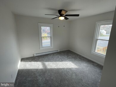 8 Chapman St unit 2, Berkeley Springs, WV 25411 - photo 5