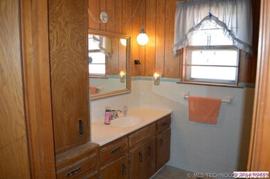 Bathroom in Bedroom 1