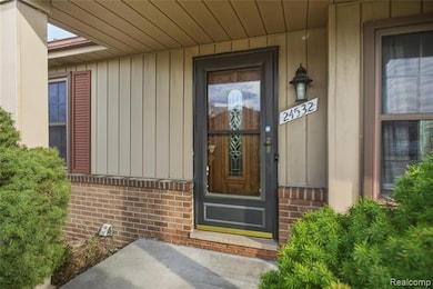 24532 Greenhill Rd unit 26, Warren, MI 48091 - photo 4