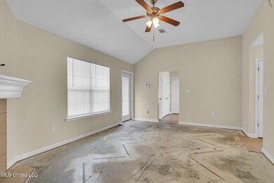 4-web-or-mls-2213 Paula Cir 4