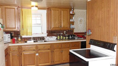 104 Park St, Gloversville, NY 12078 - photo 2