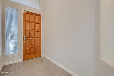 7-172374838-05 Foyer