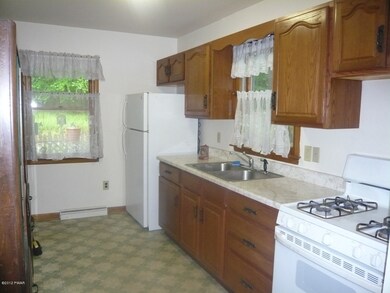 1208 Delaware Dr, Matamoras, PA 18336 - photo 2