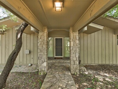 3917 Crescent Dr, Granbury, TX 76049 - photo 3
