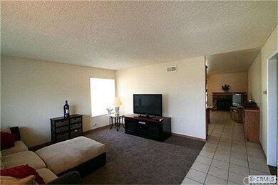 Magnificent formal livingrom to welcome your guest.