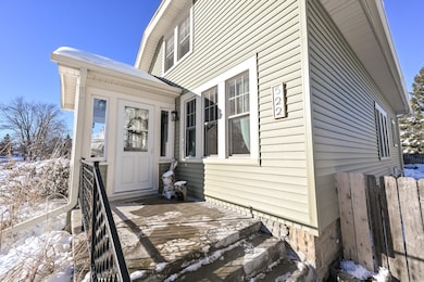 522 Oak St, South Milwaukee, WI 53172 - photo 2