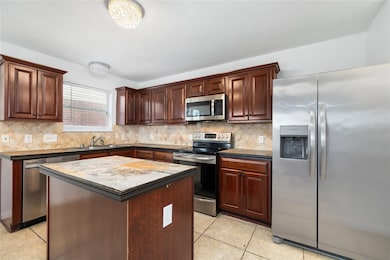 2042 Mickle Creek Dr, Houston, TX 77049 - photo 6