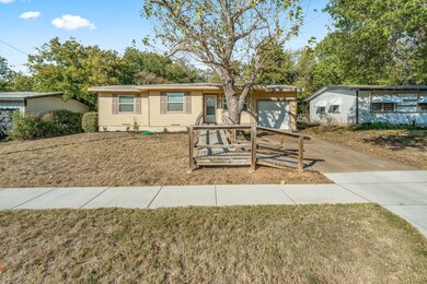 View of front of property featuring a front lawn a