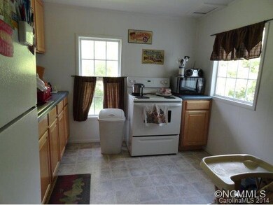 LG KITCHEN W/EATING AREA
