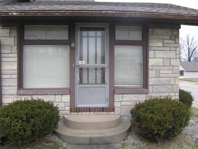 390 B St NE, Linton, IN 47441 - photo 4