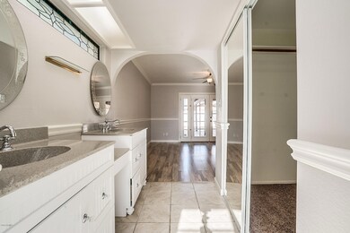 557 W Los Lagos Vista Ave, Mesa, AZ 85210 - photo 4