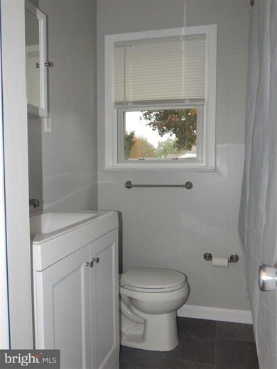 174 Maple Shade Ave E, Trenton, NJ 08690 - photo 3