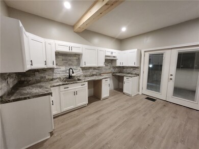 Brand new kitchen, with exit to large deck.