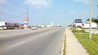 432 E Mcgalliard Rd, Muncie, IN 47303 - photo 2