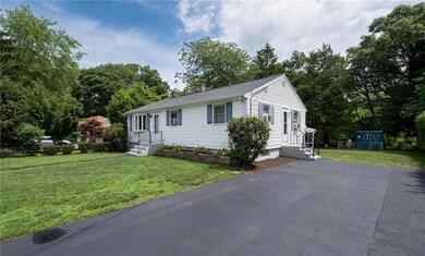 301 Harriet Ln, Cumberland, RI 02864 - photo 2