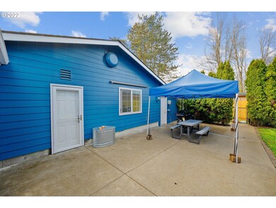 1010 SE Cedar St, Dundee, OR 97115 - photo 5