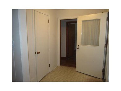 Entry/Foyer.