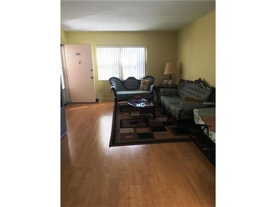 Living room with new high end laminate floors. Als