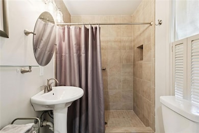 925 Race St unit C, New Orleans, LA 70130 - photo 6