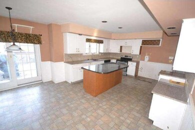 157 Barton Dr, Spring City, PA 19475 - photo 5