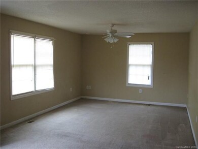 352 W Raleigh Ave, Statesville, NC 28677 - photo 3