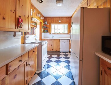 525 NW Broadway St, Bend, OR 97701 - photo 5