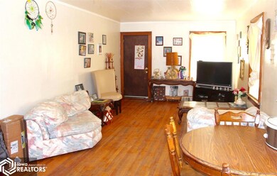 732 S 5th Ave E, Newton, IA 50208 - photo 3