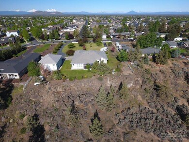 1214 NW Rimrock Dr, Redmond, OR 97756 - photo 4