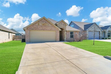 3207 Windcrest Dr, Granbury, TX 76049 - photo 2