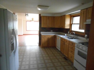 1240 Navajo Dr, Carpentersville, IL 60110 - photo 5