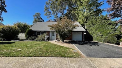 1750 Yale Ct, Wantagh, NY 11793 - photo 2