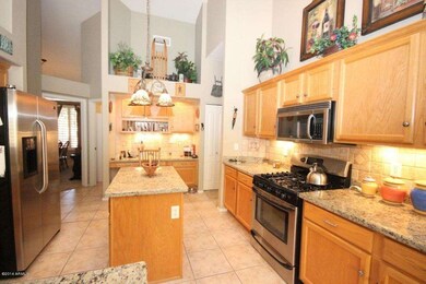 7525 E Orion Cir - Kitchen