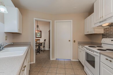 10522 W Ocotillo Dr, Sun City, AZ 85373 - photo 4