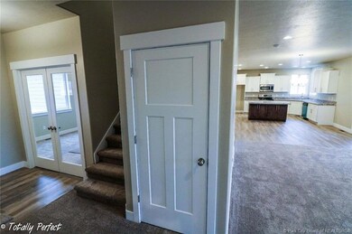 TILE ENTRY WITH DOUBLE GLASS DOORS TO MA