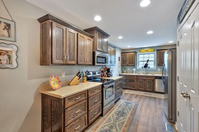 1821 Lakin Ln, Columbia, TN 38401 - photo 7