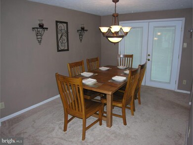 128 Penns Grant Dr, Morrisville, PA 19067 - photo 4