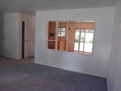 1640 Dundee Living 2