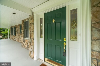 11125 Oakton Rd, Oakton, VA 22124 - photo 3