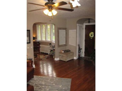 Entry/Foyer.