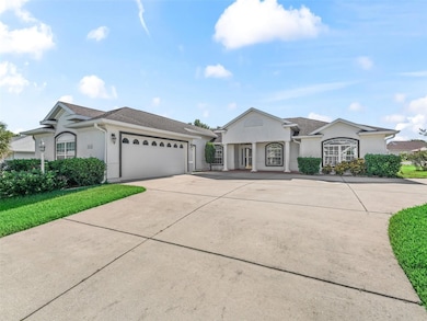 Spacious Circular !Driveway