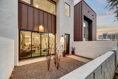 002_Courtyard