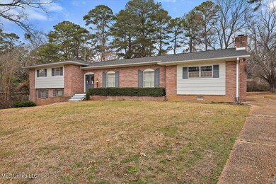 02-911 W Lakeview Cir