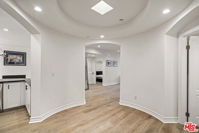 122 N Clark Dr unit 405, West Hollywood, CA 90048 - photo 5